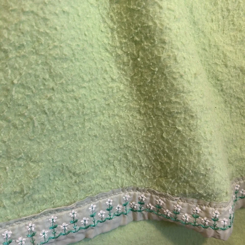 Vintage Acrylic Mint Green Blanket 72x94 Satin Embroidered Trim MCM Retro Soft